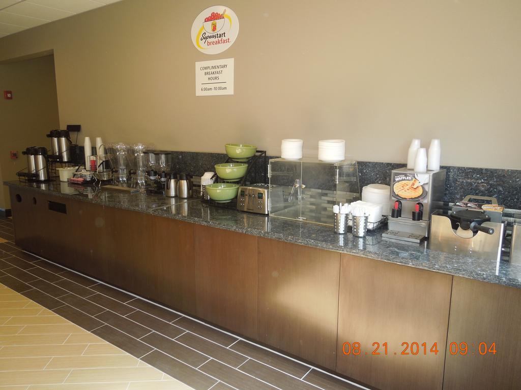 Super 8 By Wyndham Chocolate Avenue Hotel