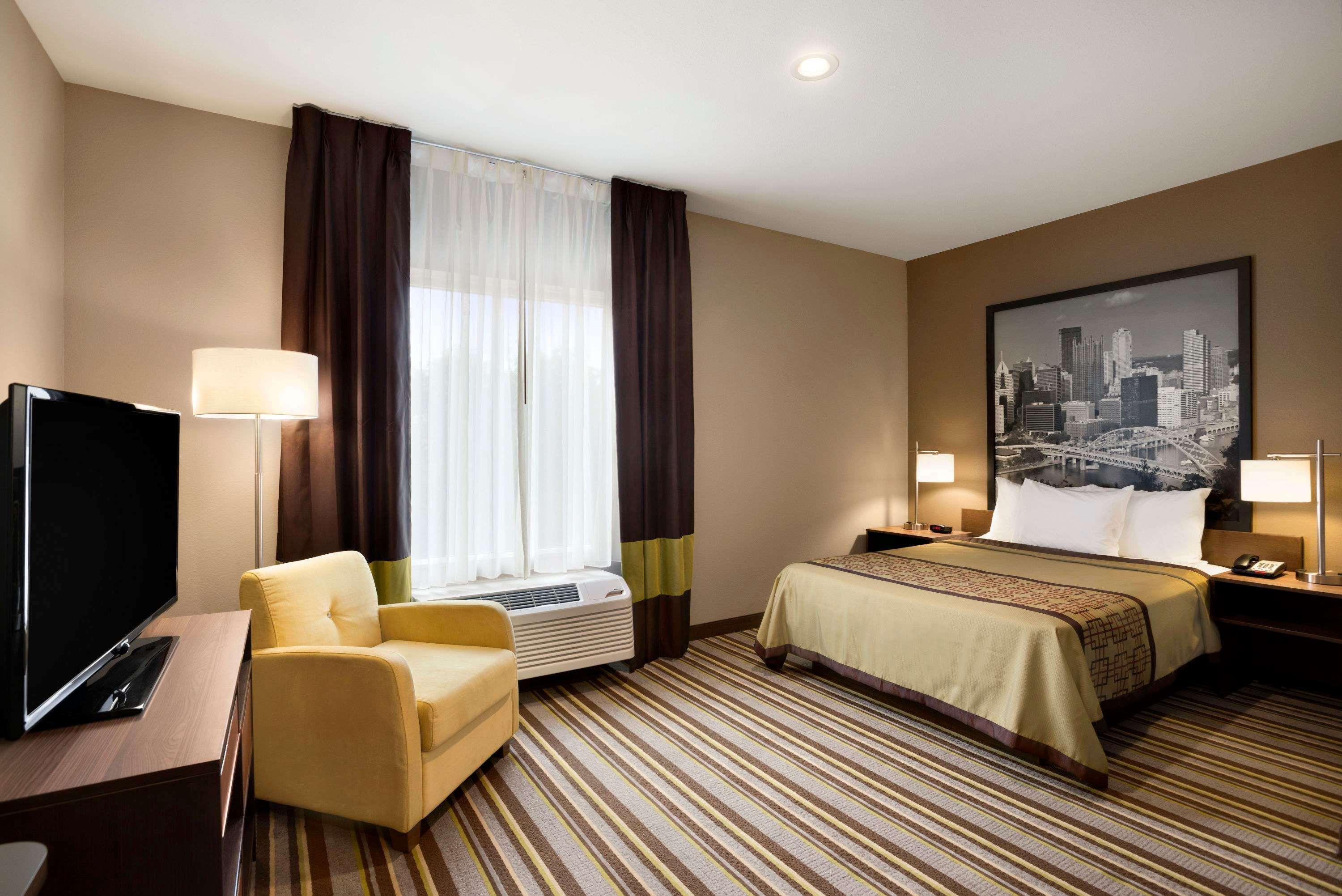 Super 8 By Wyndham Chocolate Avenue