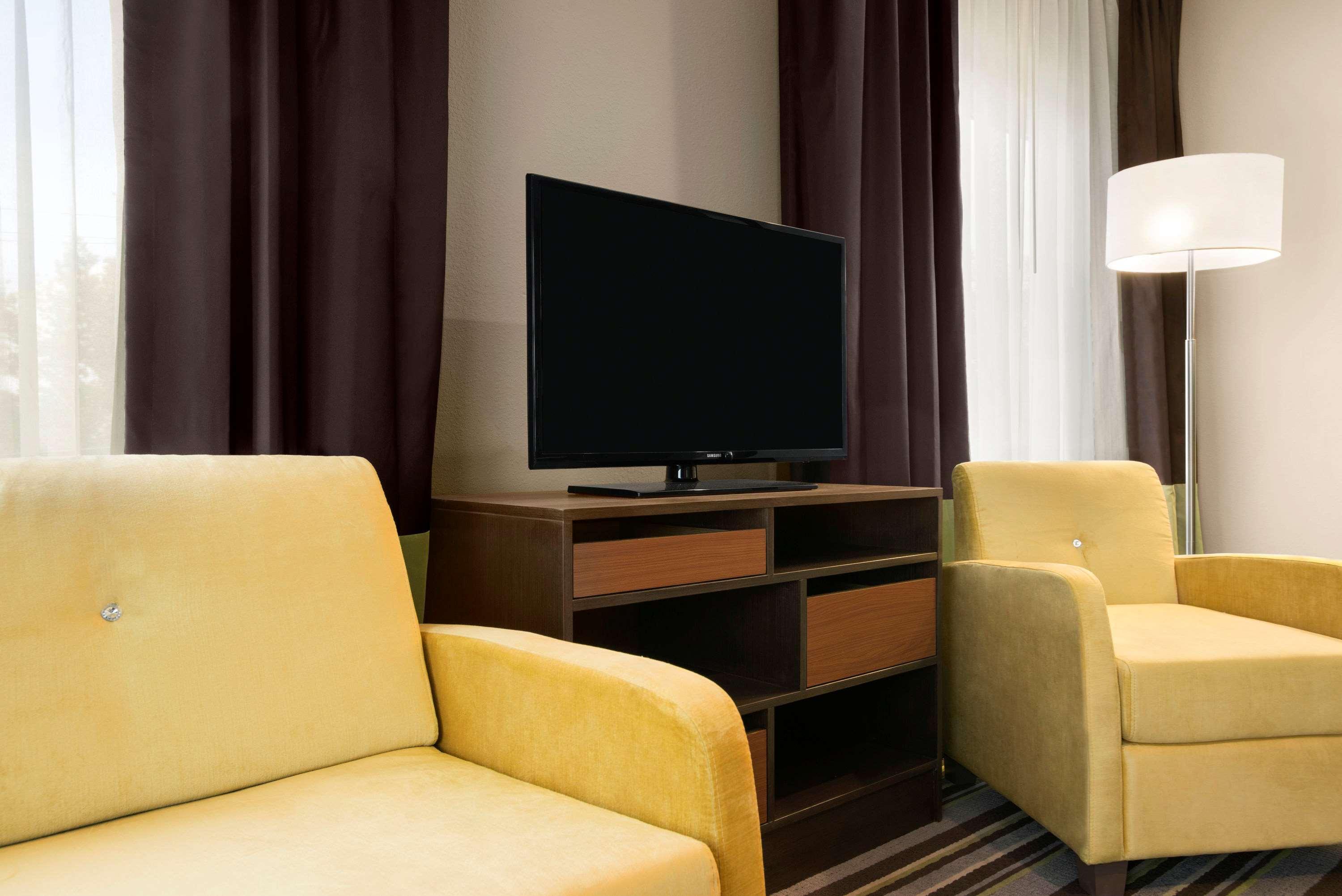 Hotel Super 8 By Wyndham Chocolate Avenue