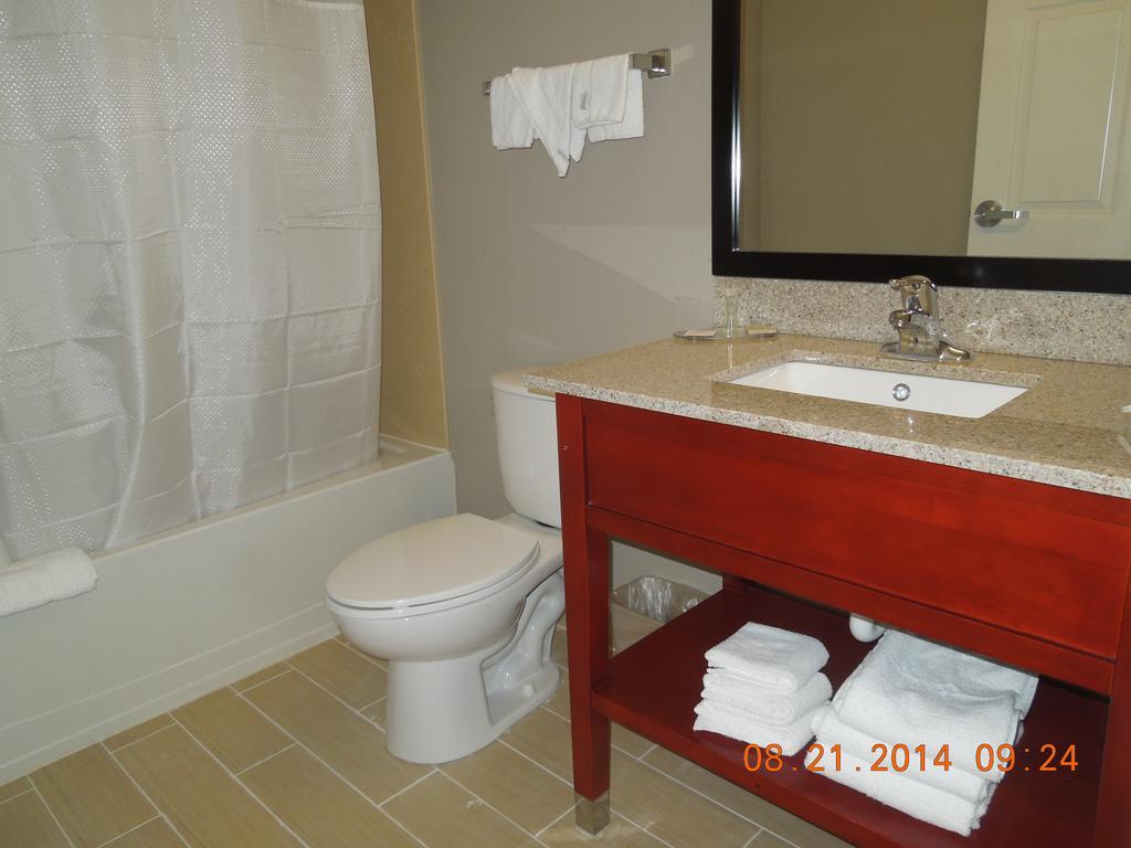 Super 8 By Wyndham Chocolate Avenue Hotel 3*