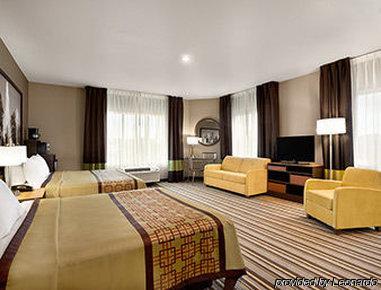 Hotel Super 8 By Wyndham Chocolate Avenue 3*