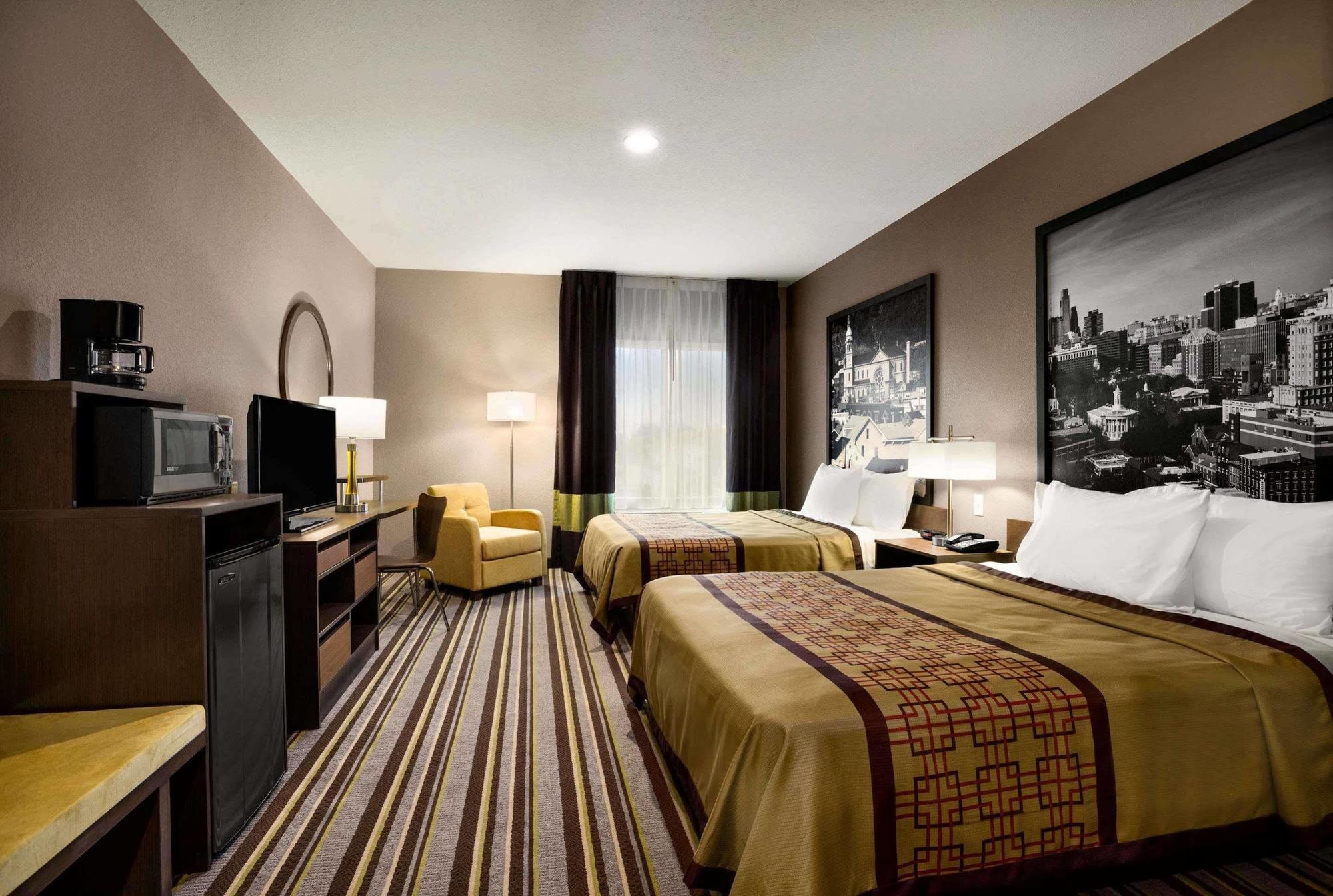 Hotel Super 8 By Wyndham Chocolate Avenue 3*