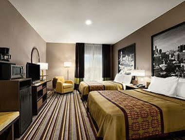 Super 8 By Wyndham Chocolate Avenue Hotel